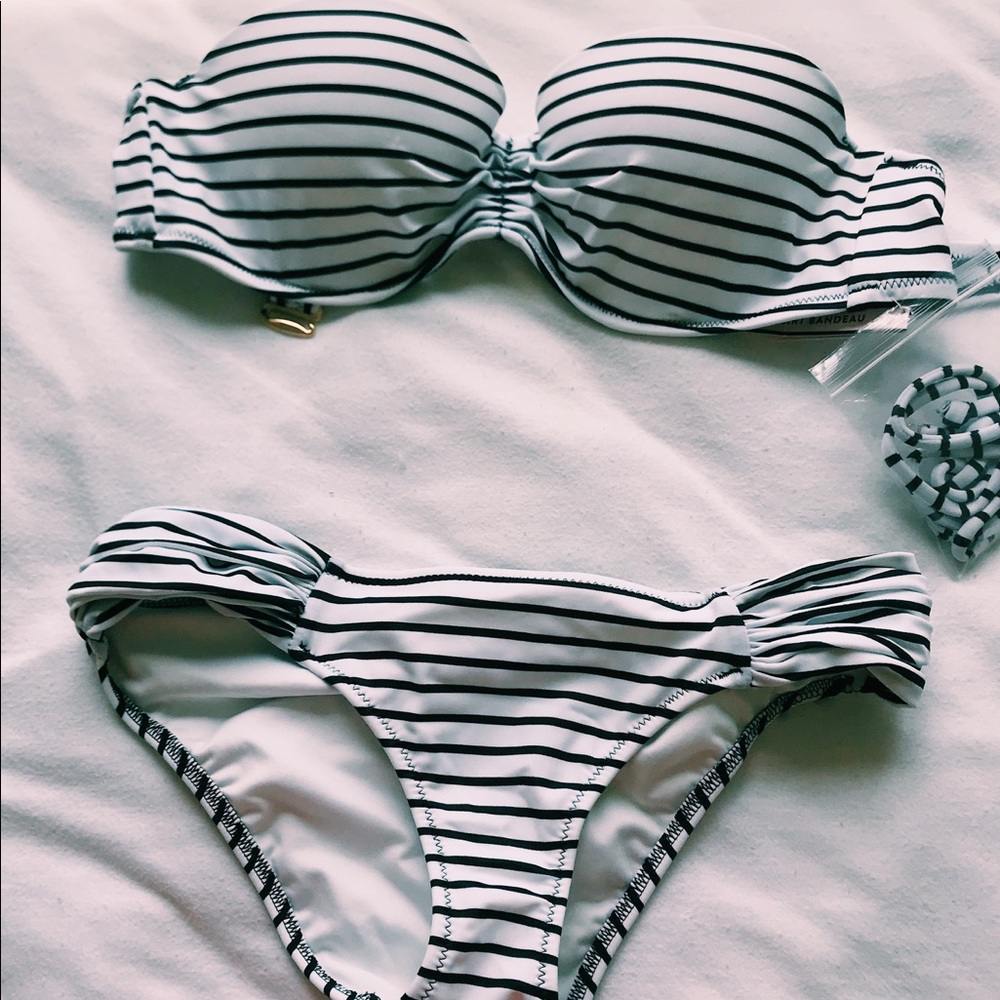 NWT VICTORIA SECRET BIKINI SET